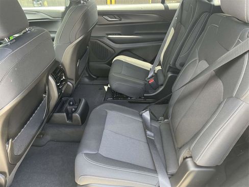 New 2025 Jeep Grand Cherokee L Laredo image 31