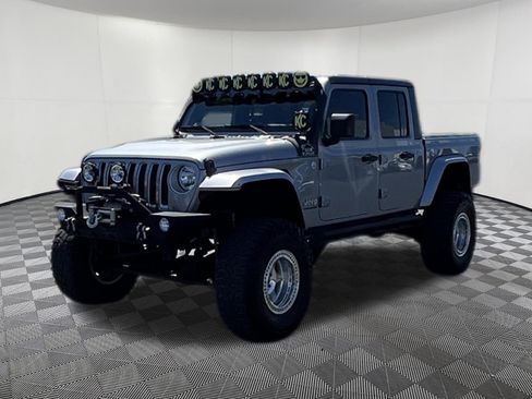 Used 2020 Jeep Gladiator Overland AWD/4WD image 3