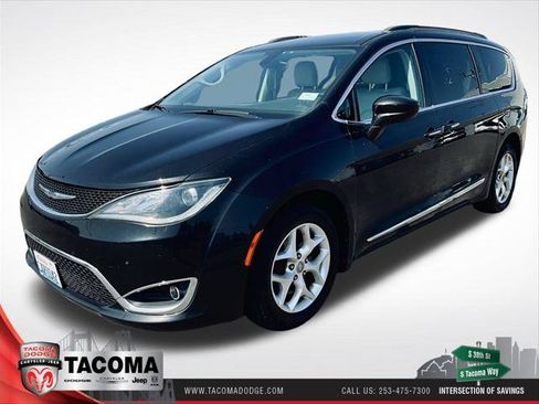 Certified 2017 Chrysler Pacifica Touring-L w/ Tire & Wheel Group FWD image 1