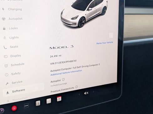 Used 2023 Tesla Model 3 Standard Range image 17