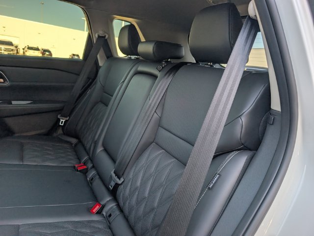 Used 2024 Nissan Rogue Platinum FWD image 28