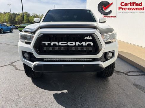 Used 2020 Toyota Tacoma TRD Off-Road AWD/4WD image 4