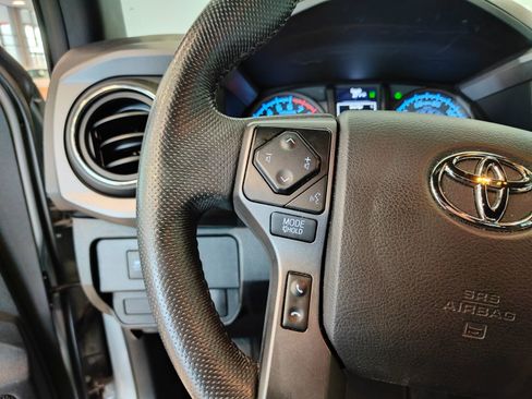 Used 2021 Toyota Tacoma TRD Sport image 11