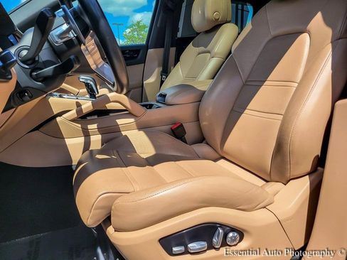 Used 2021 Porsche Cayenne Coupe image 8