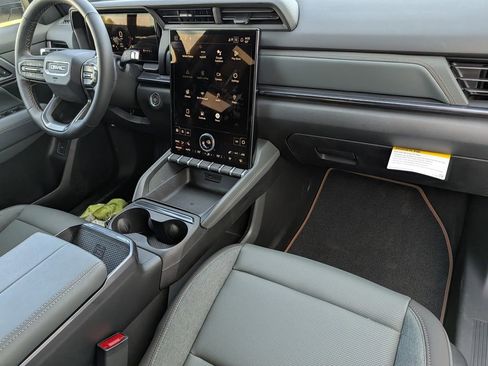 New 2026 GMC Terrain AT4 w/ LPO, Black Badging Package AWD/4WD image 31
