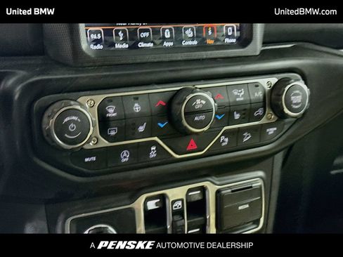 Used 2018 Jeep Wrangler Unlimited Sahara AWD/4WD image 18