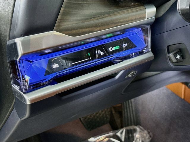 Certified 2023 BMW i7 xDrive60 w/ Executive Package 2 AWD/4WD image 10