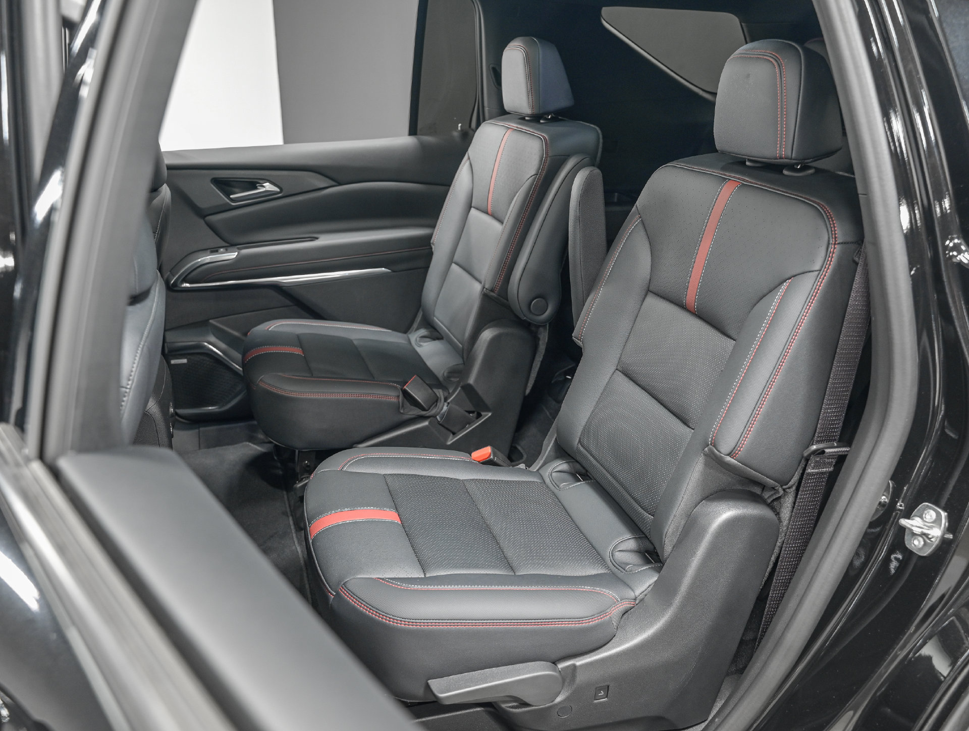 Used 2024 Chevrolet Traverse RS w/ LPO, Floor Liner Package AWD/4WD image 28