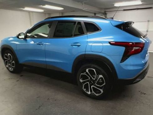 Certified 2025 Chevrolet Trax RS w/ Sunroof Package FWD image 6