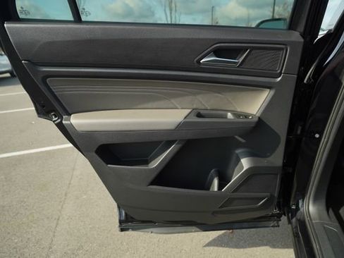 Used 2021 Volkswagen Atlas Cross Sport SE w/ Panoramic Sunroof Package image 16