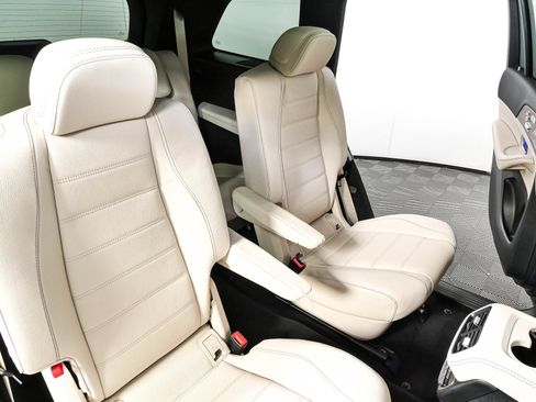 Used 2025 Mercedes-Benz GLS 450 4MATIC image 23
