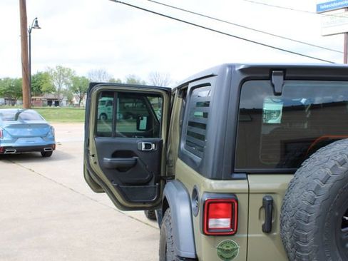 Used 2025 Jeep Wrangler Sport AWD/4WD image 41