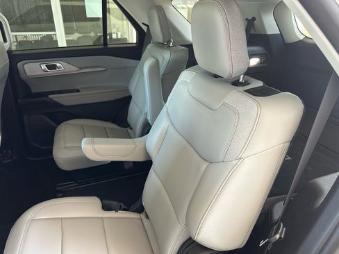 Used 2025 Ford Explorer Active w/ Active Comfort Package image 24