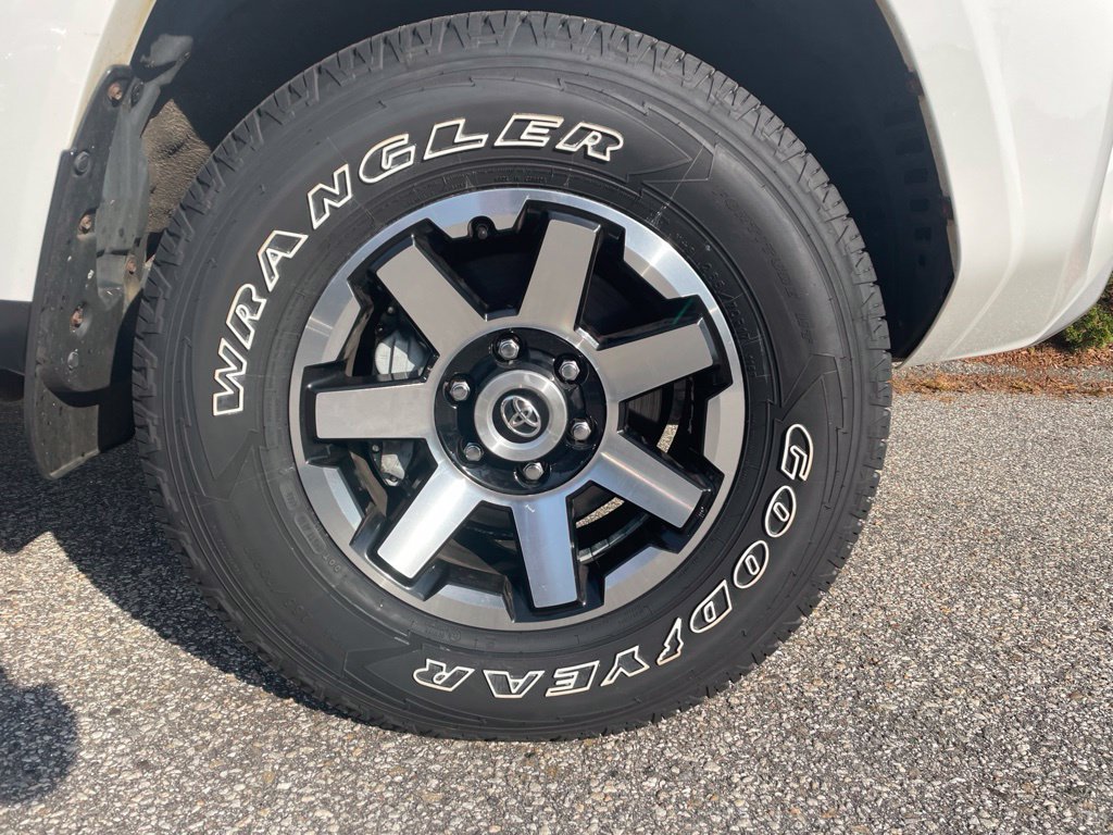 Used 2017 Toyota 4Runner TRD Off-Road AWD/4WD image 5