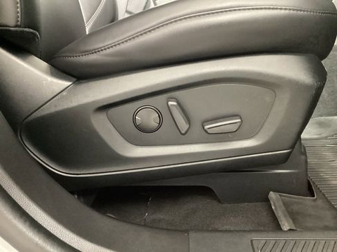 Used 2023 Ford Explorer XLT w/ Equipment Group 202A image 10