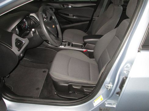 Used 2018 Chevrolet Cruze LS image 3