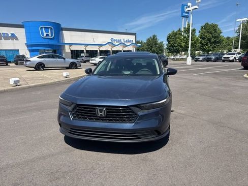 Used 2025 Honda Accord SE image 2