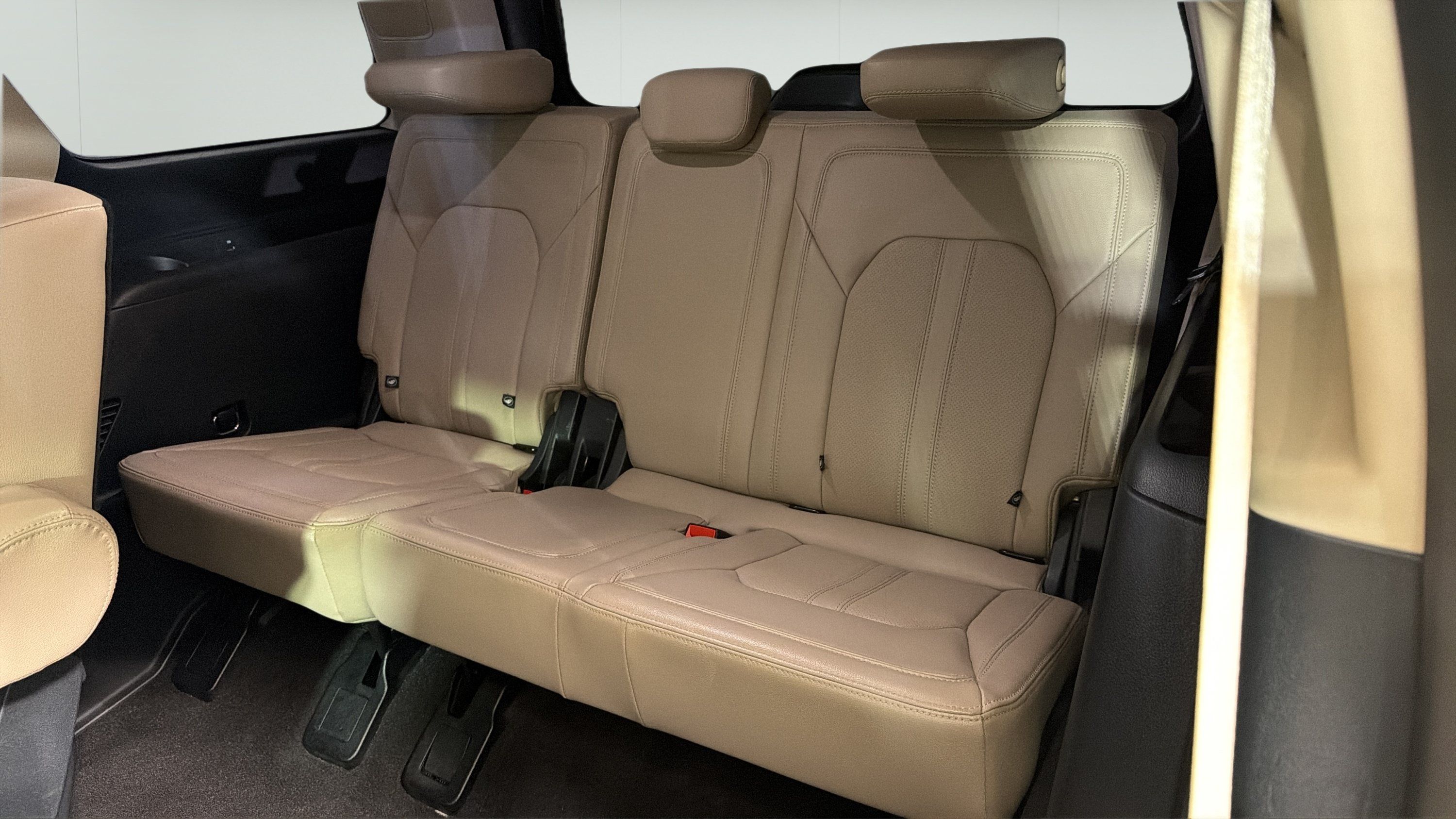 Used 2023 Ford Expedition Limited RWD image 23