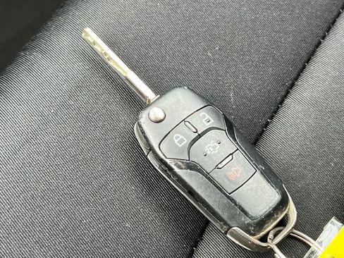 Used 2016 Ford Fusion SE FWD image 27