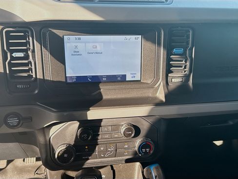 Used 2022 Ford Bronco Black Diamond image 10