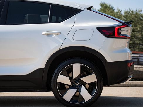 Certified 2023 Volvo C40 P8 Recharge Ultimate AWD/4WD image 4