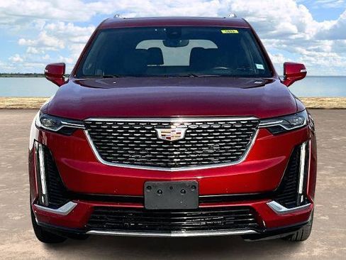 Used 2023 Cadillac XT6 Premium Luxury w/ Technology Package image 2