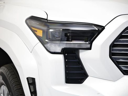 Used 2025 Toyota Tacoma Limited AWD/4WD image 15