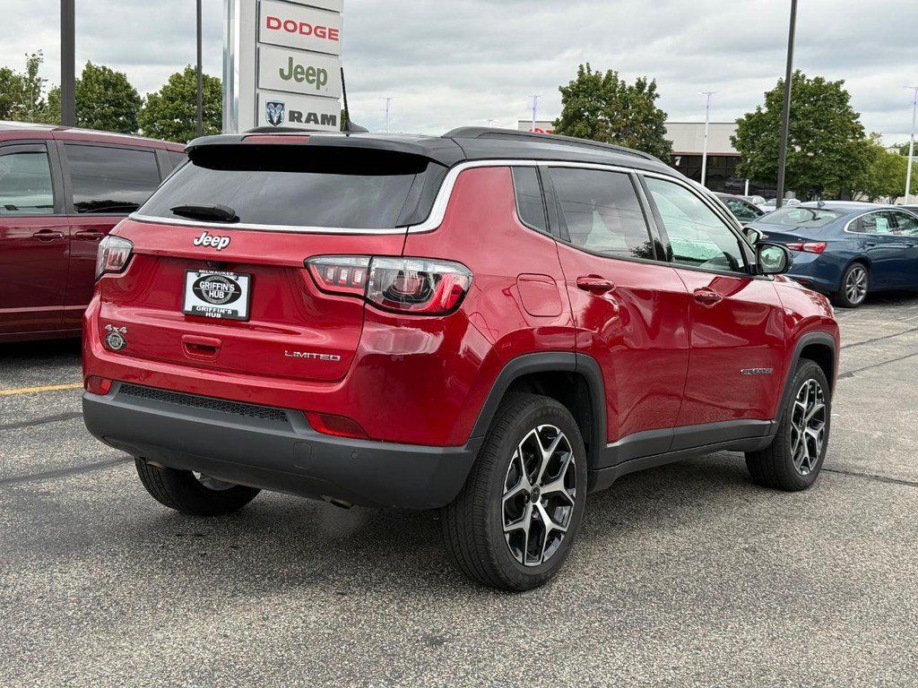 Used 2025 Jeep Compass Limited AWD/4WD image 3