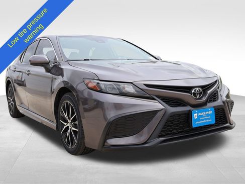 Used 2021 Toyota Camry SE FWD image 6