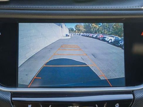 Used 2017 Cadillac XT5 FWD image 3