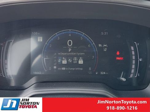 Used 2025 Toyota Corolla SE w/ SE Premium Package FWD image 17