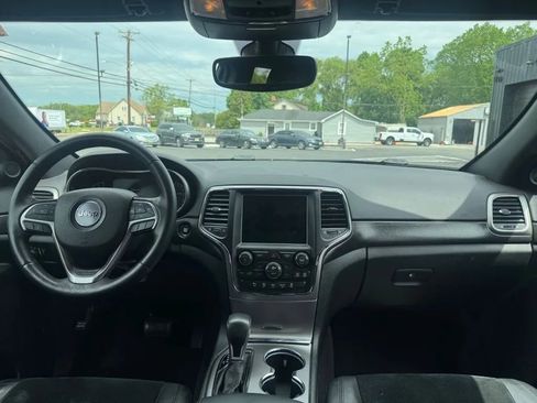 Used 2018 Jeep Grand Cherokee Altitude AWD/4WD image 9