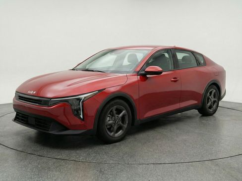 Used 2025 Kia K4 LXS image 3