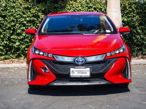 Used 2020 Toyota Prius Prime XLE FWD image 2