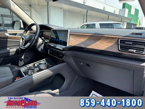 Used 2025 Volkswagen Atlas SE AWD/4WD image 48