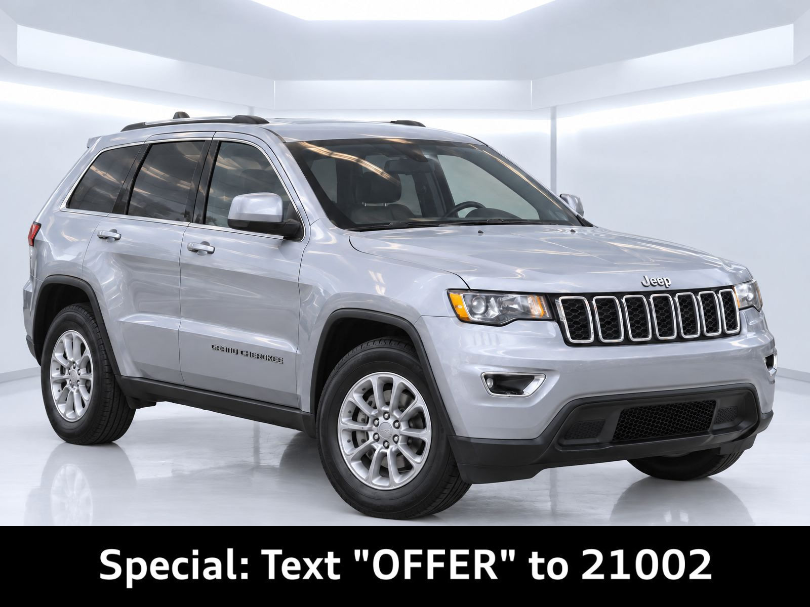 Used 2020 Jeep Grand Cherokee Laredo AWD/4WD image 2
