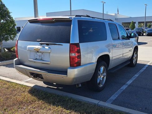Used 2014 Chevrolet Suburban LTZ image 3