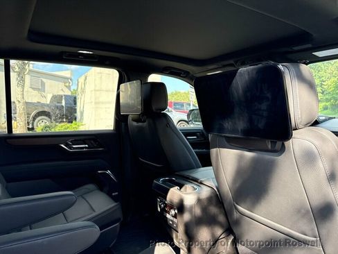 Used 2026 GMC Yukon XL Denali w/ Denali Reserve Package AWD/4WD image 17