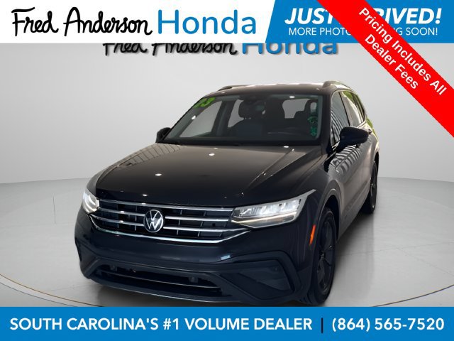 Used 2023 Volkswagen Tiguan SE FWD image 1
