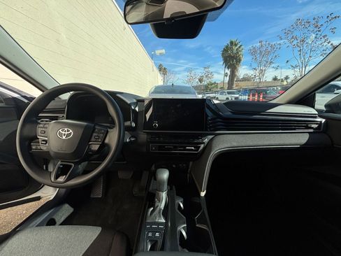 Used 2025 Toyota Camry LE image 33