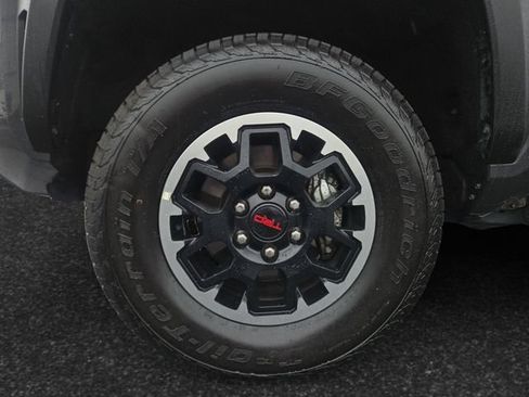 Used 2025 Toyota Tacoma TRD Off-Road w/ TRD Off Road Upgrade Package AWD/4WD image 4