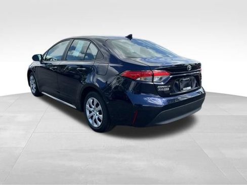 Used 2023 Toyota Corolla LE FWD image 5