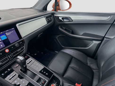 Certified 2023 Porsche Macan S AWD/4WD image 26