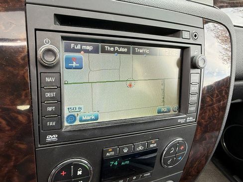 Used 2010 GMC Yukon Denali image 24