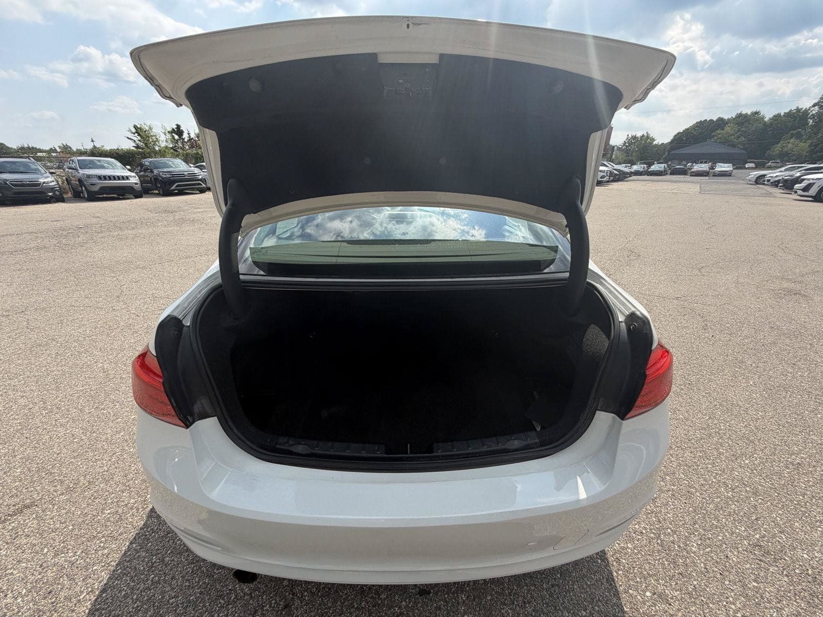 Used 2018 BMW 320i xDrive Sedan AWD/4WD image 21