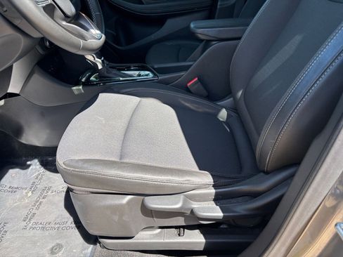 Used 2025 Buick Encore GX Preferred FWD image 23