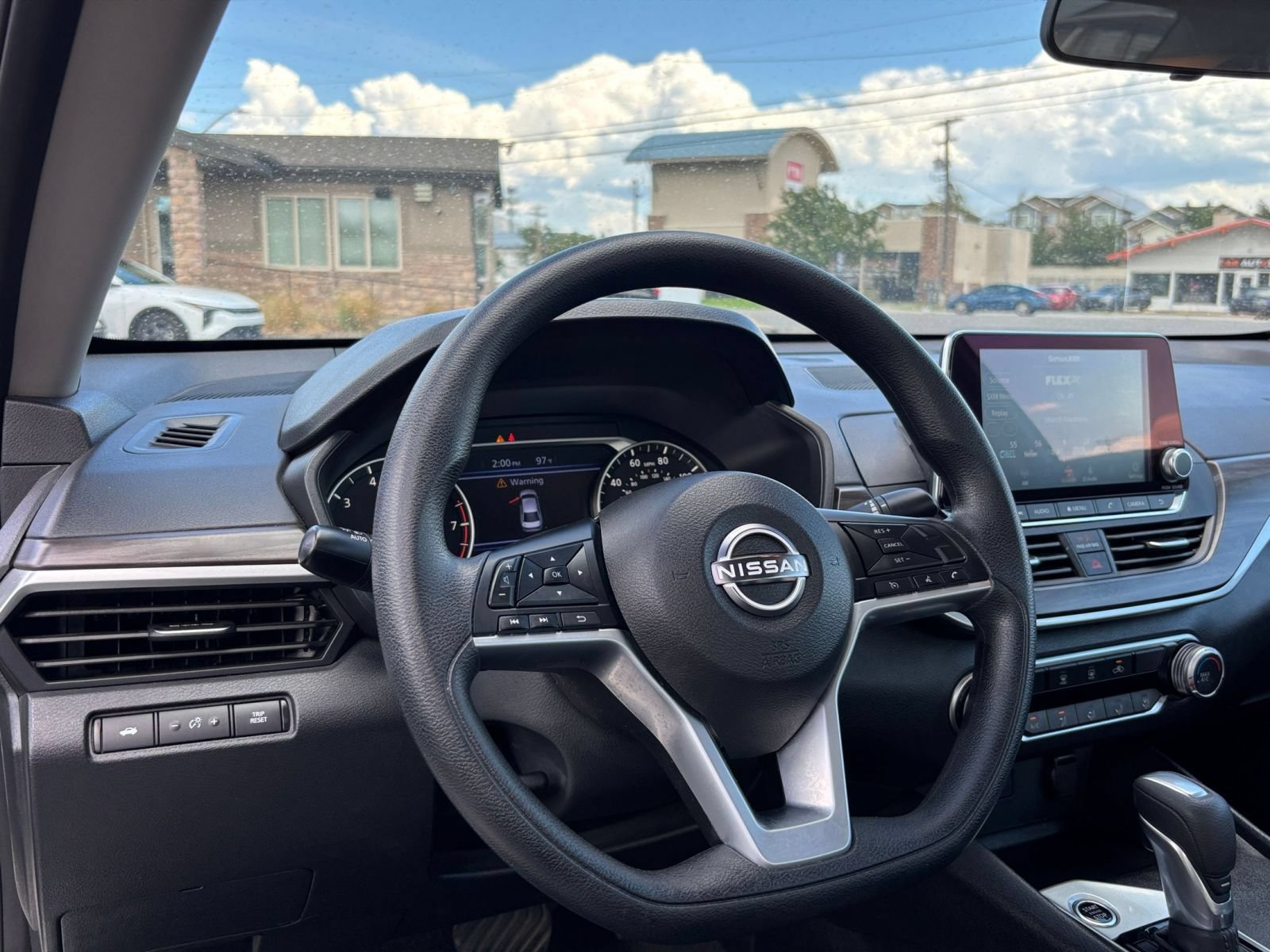 Used 2025 Nissan Altima 2.5 SV FWD image 34