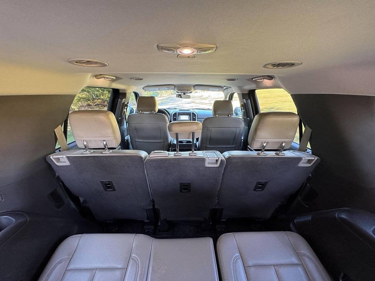 Used 2018 Ford Expedition XLT w/ Equipment Group 202A AWD/4WD image 15