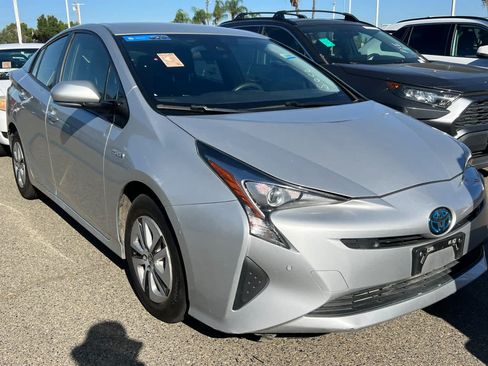 Used 2017 Toyota Prius Two w/ Prius Two Safety Plus Package FWD image 3