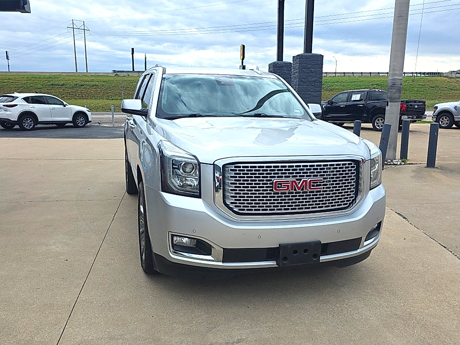 Used 2016 GMC Yukon Denali w/ Open Road Package RWD image 6